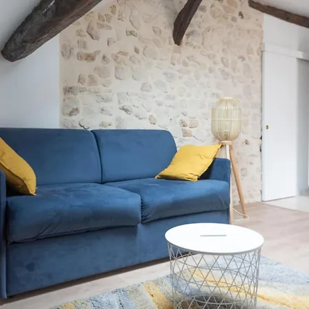 Attic With Exposed Beams Appartamento *